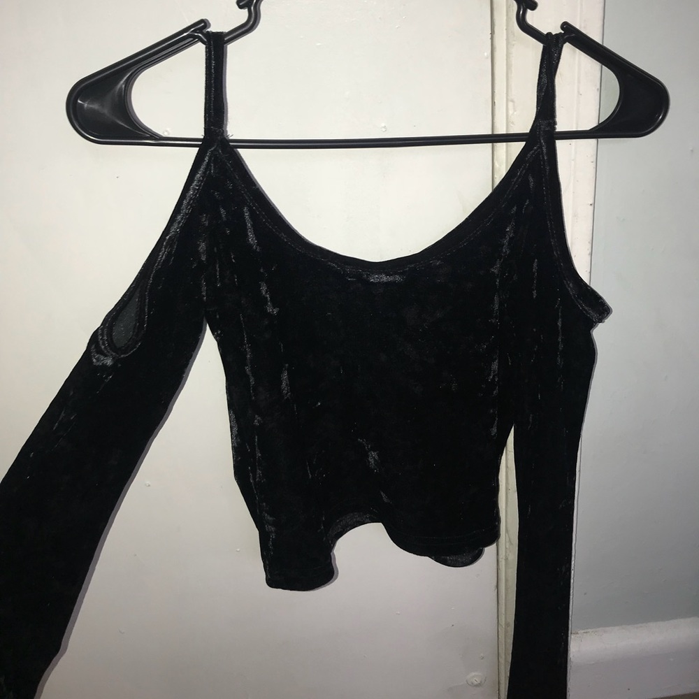 Long sleeve black Kendal and Kylie crop top